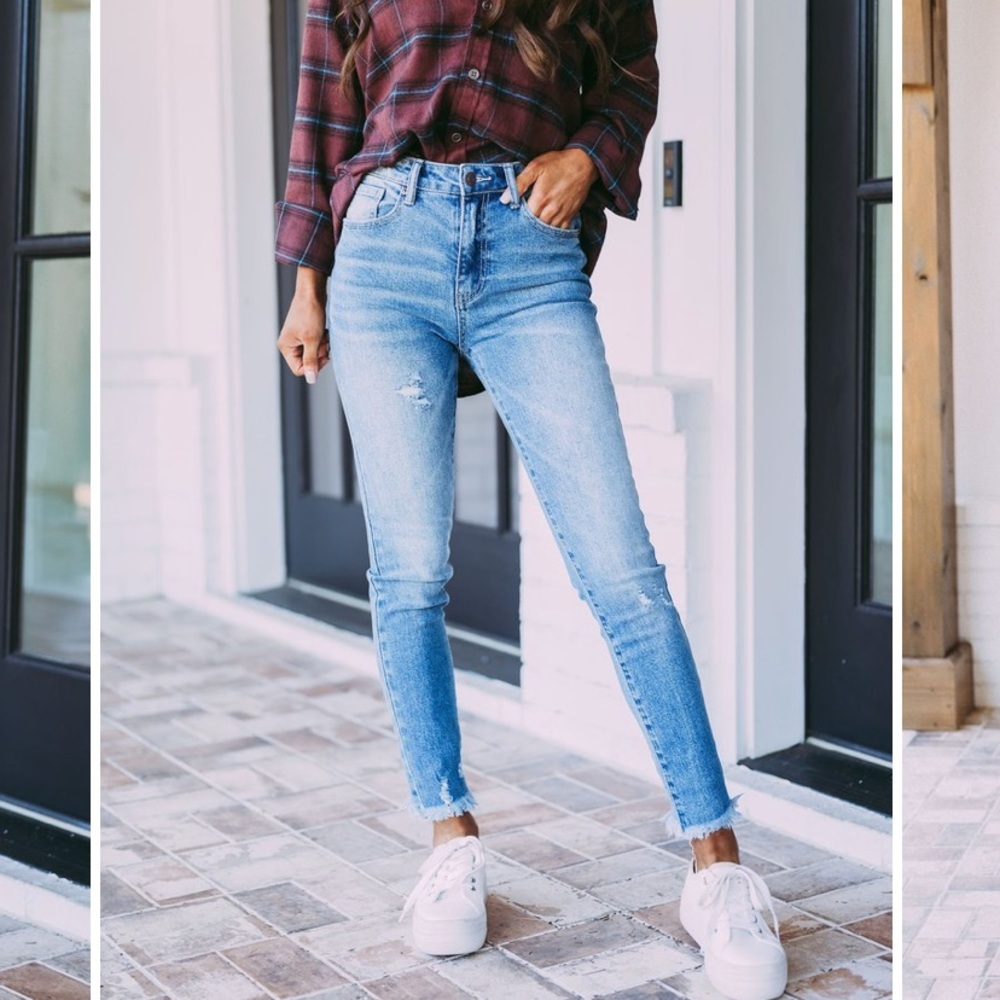 NWT high rise distressed jeans